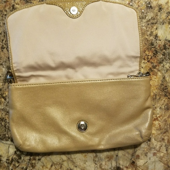 Authentic coach wristlet - Picture 4 of 6